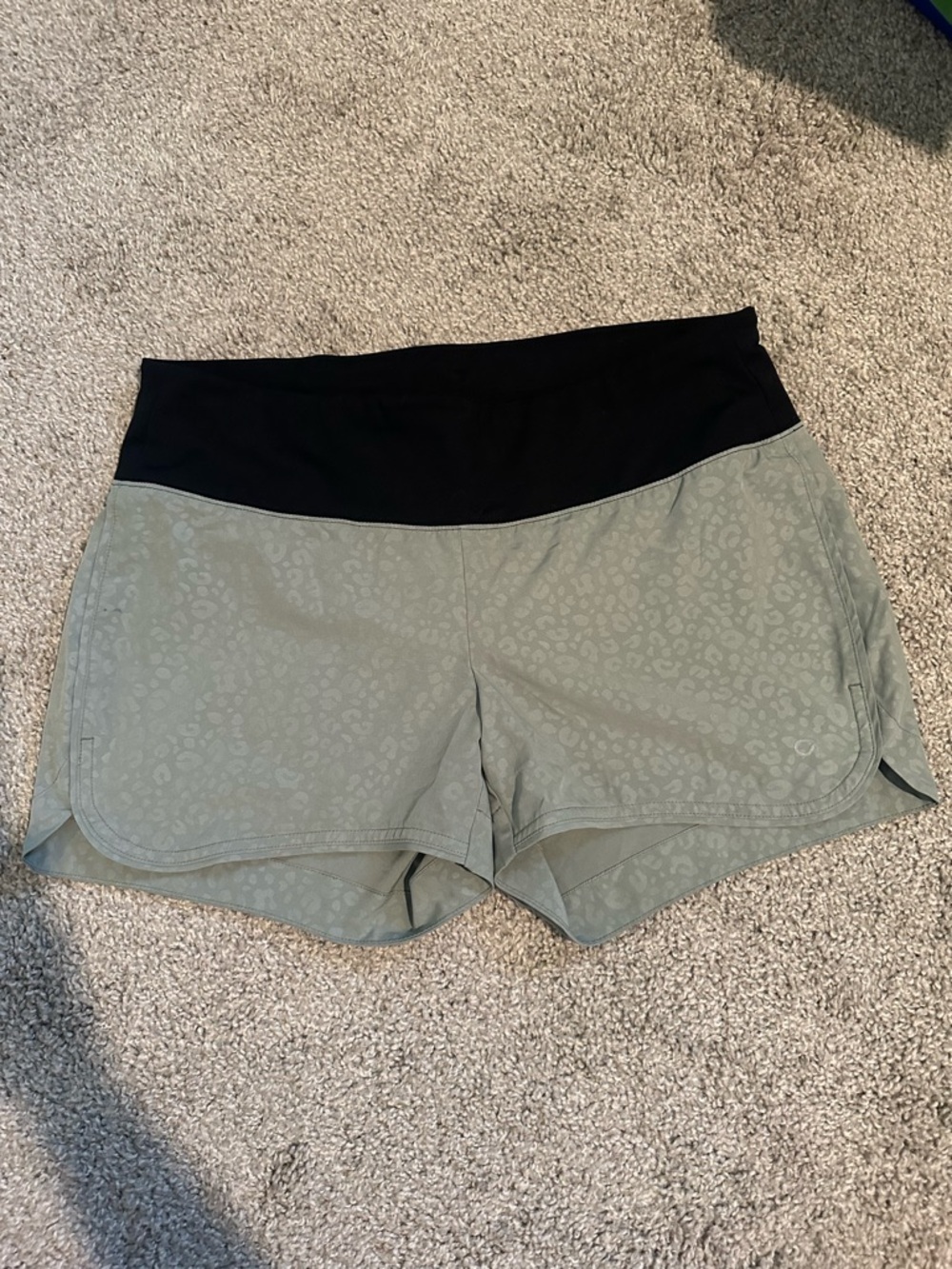 2 Maternity GAP shorts